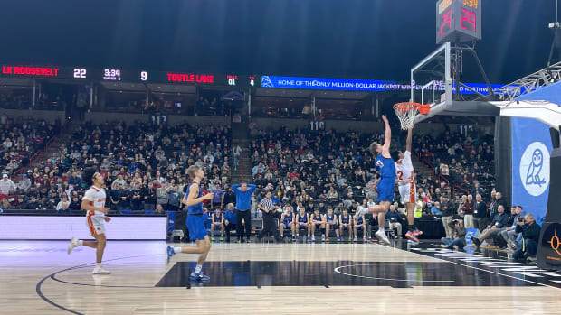 Toutle Lake vs. Lake Roosevelt in 2024 WIAA 2B boys basketball quarterfinals